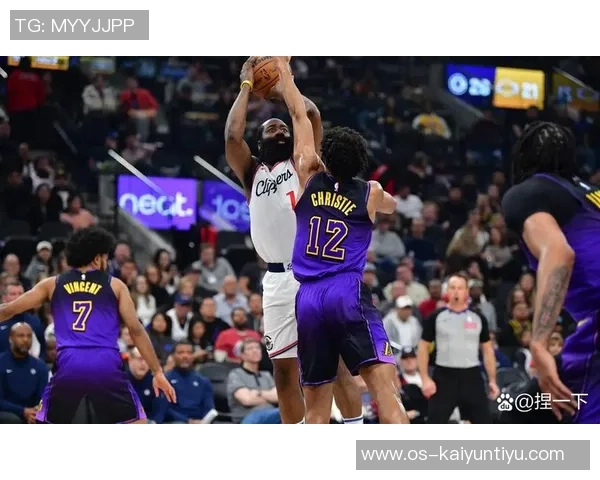 2017年NBA骑士与火箭激战正酣精彩对决回顾与分析 2017年NBA骑士与火箭激战正酣精彩对决回顾与分析